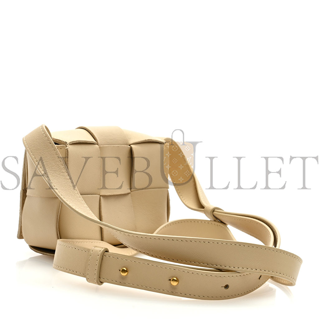 BOTTEGA VENETA LAMBSKIN MAXI INTRECCIO CANDY CASSETTE CROSSBODY BAG PORRIDGE GOLD (12*9*4cm)