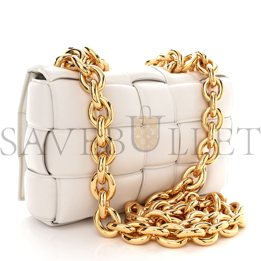 BOTTEGA VENETA LAMBSKIN MAXI INTRECCIO PADDED CHAIN CASSETTE CROSSBODY BAG WHITE (27*17*8cm)