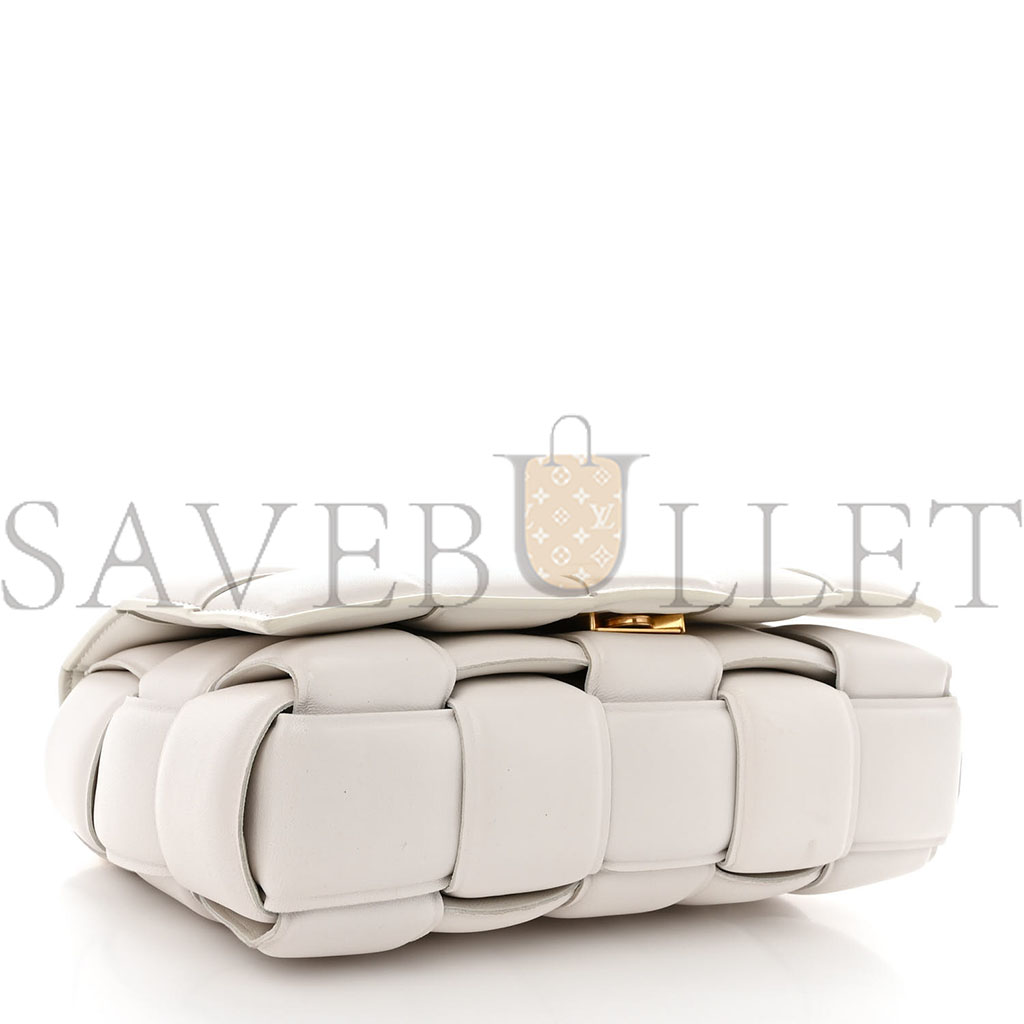 BOTTEGA VENETA LAMBSKIN MAXI INTRECCIO PADDED CHAIN CASSETTE CROSSBODY BAG WHITE (27*17*8cm)