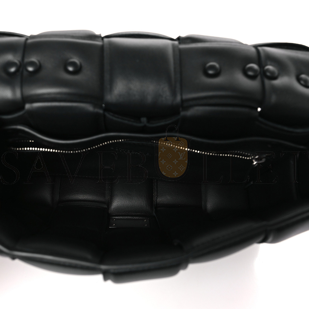 BOTTEGA VENETA LAMBSKIN MAXI INTRECCIO PADDED CHAIN CASSETTE CROSSBODY BAG BLACK (25*17*8cm)
