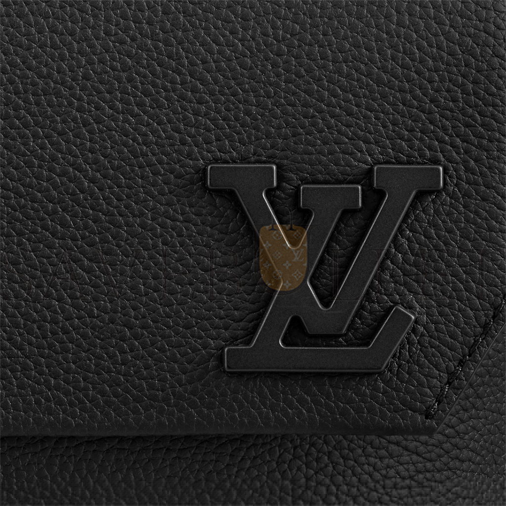 LOUIS VUITTON MASTER FASTLINE MESSENGER M22482 (24*18*7cm)