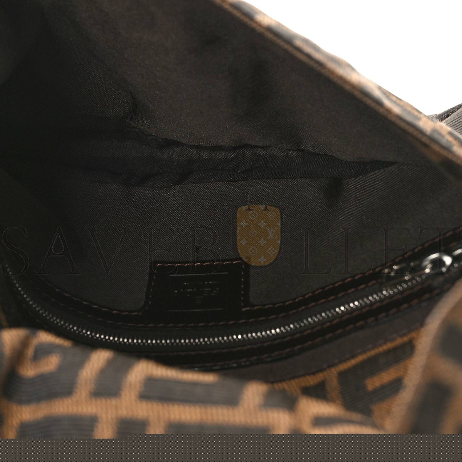 FENDI ZUCCA BAGUETTE TOBACCO (25*15*3cm)