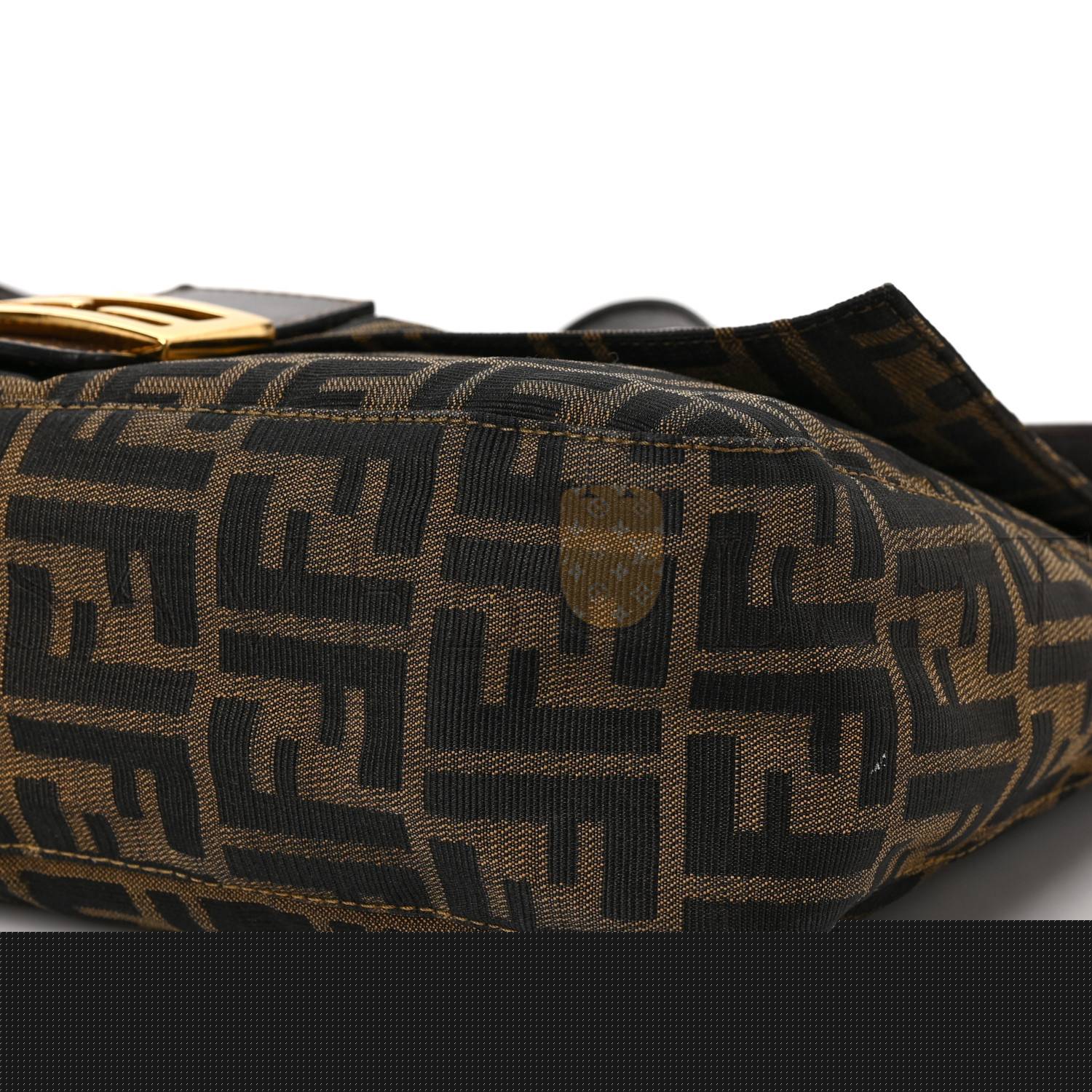 FENDI ZUCCA BAGUETTE SHOULDER BAG TOBACCO (29*20*11cm)