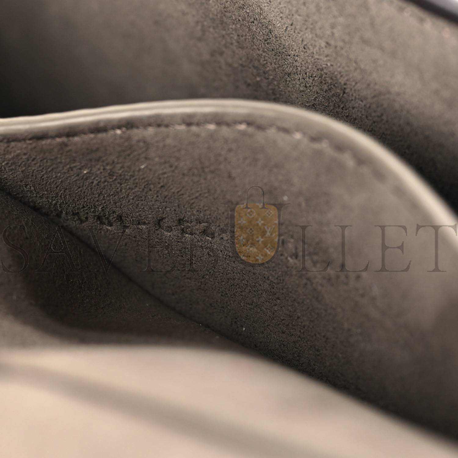 FENDI VITELLO BRENTA CHER MEDIUM FENDI C'MON TORTORA (25*18*8cm）