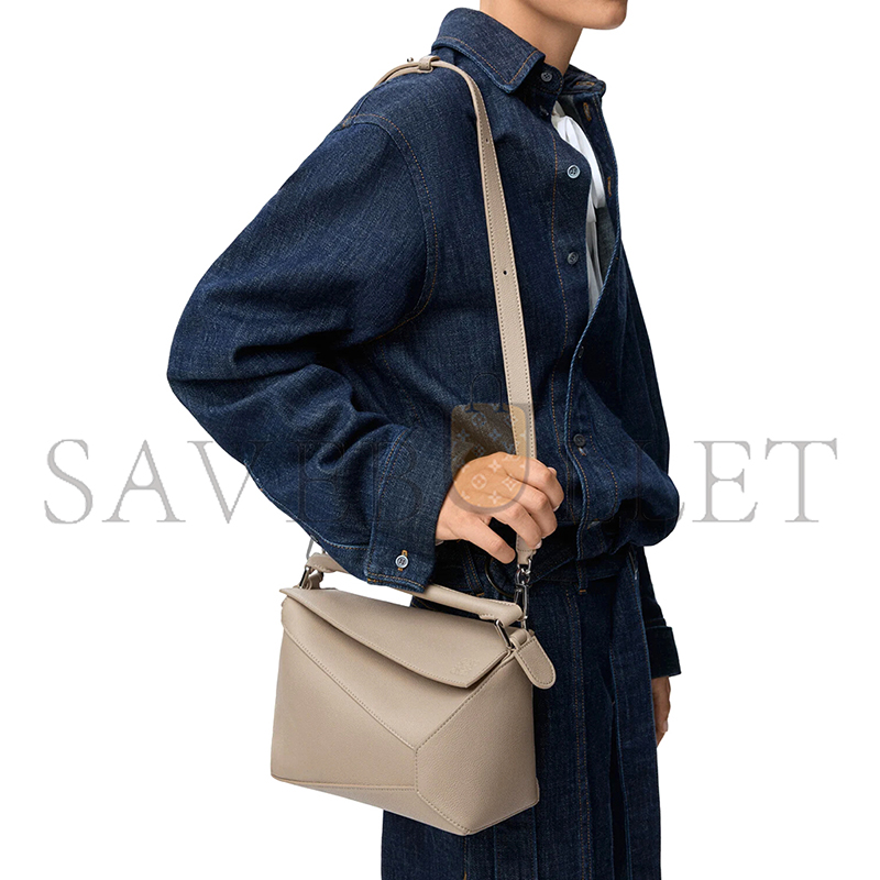 LOEWE SMALL PUZZLE EDGE BAG IN SOFT GRAINED CALFSKIN A510P60XAW (24*16.5*10.5cm)