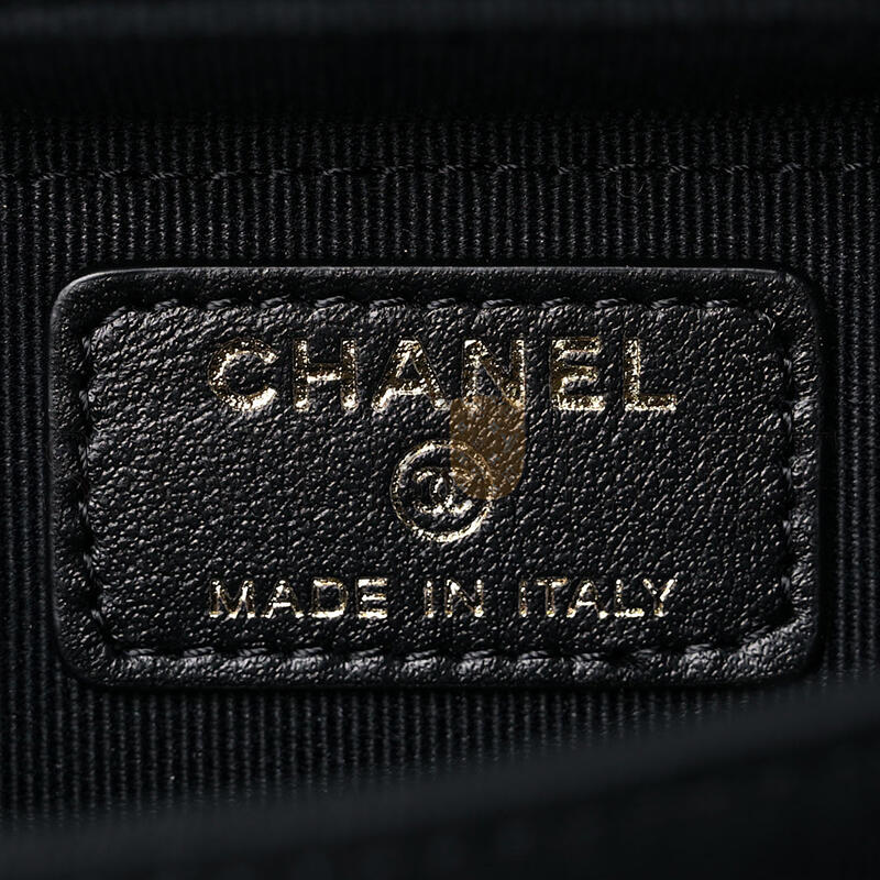 CHANEL QUILTED MINI LACQUERED CHAIN CLUTCH BLACK AP2738 B07995 94305 (10.5*7*4.5cm)