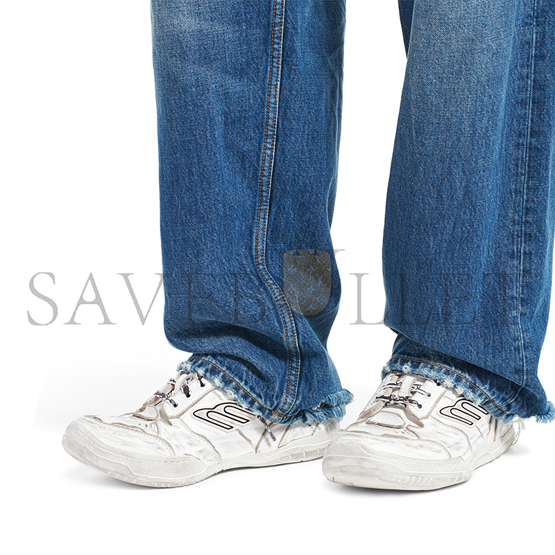 BALENCIAGA HAMPTONS MEDIUM WORN-OUT SNEAKER IN WHITE 841763WCURS9000