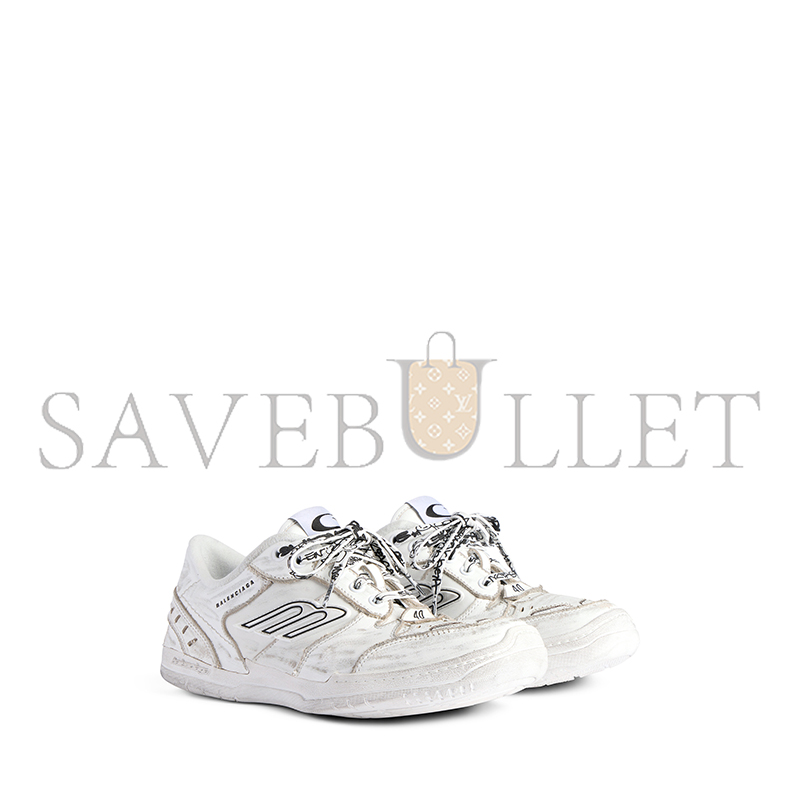 BALENCIAGA HAMPTONS MEDIUM WORN-OUT SNEAKER IN WHITE 841763WCURS9000