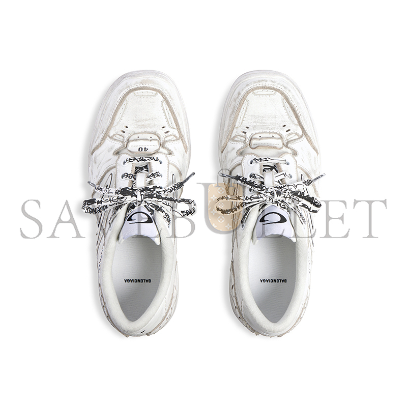 BALENCIAGA HAMPTONS MEDIUM WORN-OUT SNEAKER IN WHITE 841763WCURS9000