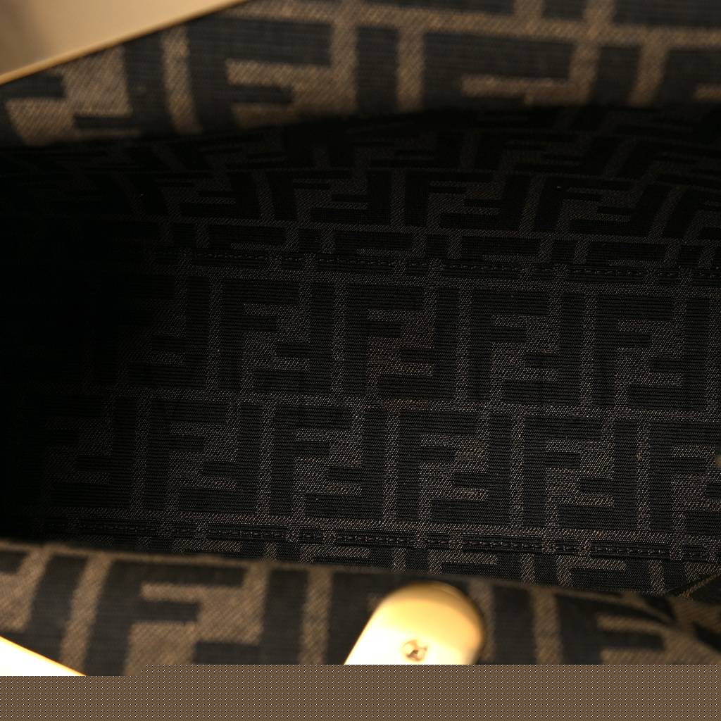 FENDI SHINY NAPPA MEDIUM FENDI FIRST CARAMELLO (32.5*23.5*15cm)